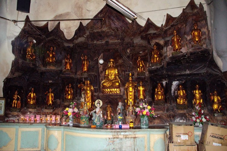 Sam Poh Tong Temple 1